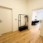 Cityapartments - Little Tokyo Apartament *